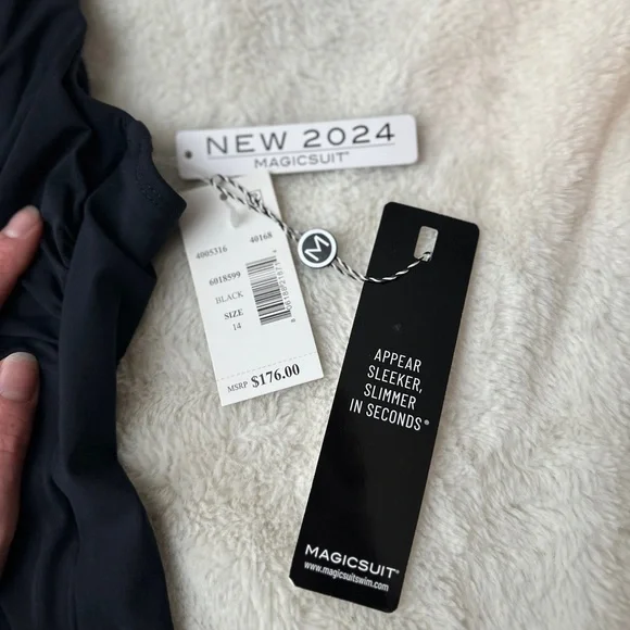 New Magicsuit hyperlink Charlize one shoulder swimsuit - Picture 4 of 6